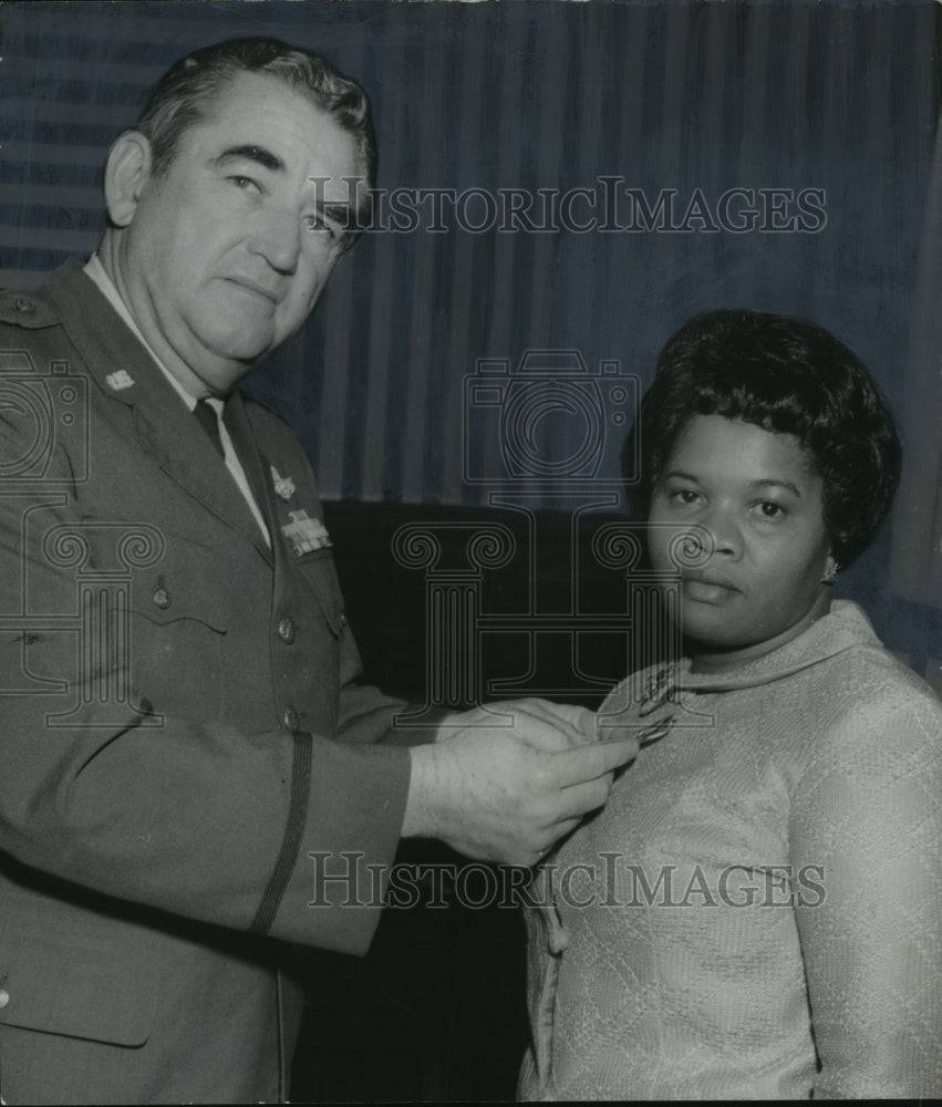 1969, Mrs. Matthew Leonard receives from Reid Doster, VFW - abno09651 - Historic Images