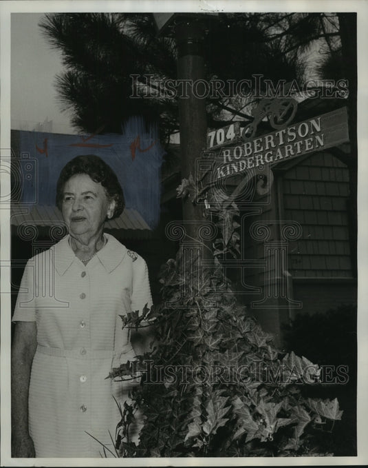 1970, T.H. Robertson, kindergarten teacher in Alabama - abno09716 - Historic Images