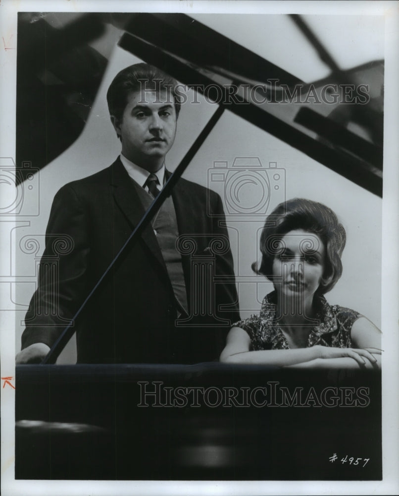 1971, Musicians Delores Hodgens and Sam Howard, promo photograph - Historic Images