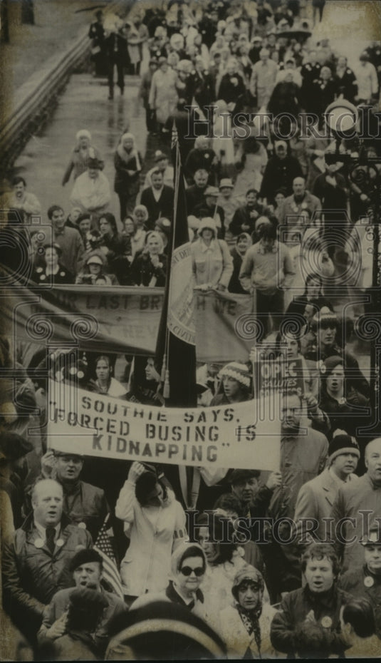 1975 Mrs. Louise Day Hicks & others, protest, Washington, DC - Historic Images