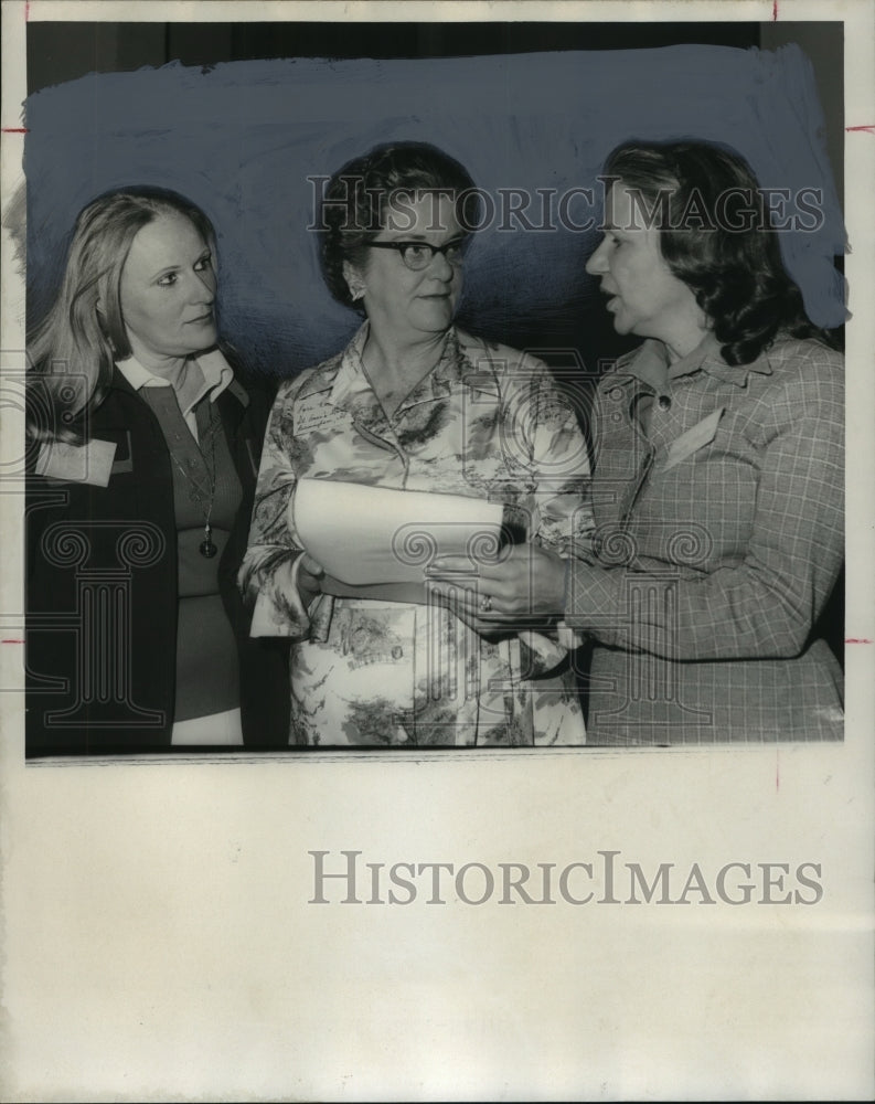 1977, Group at St. Anne&#39;s Home Gathers to Discuss Alcoholism Women - Historic Images