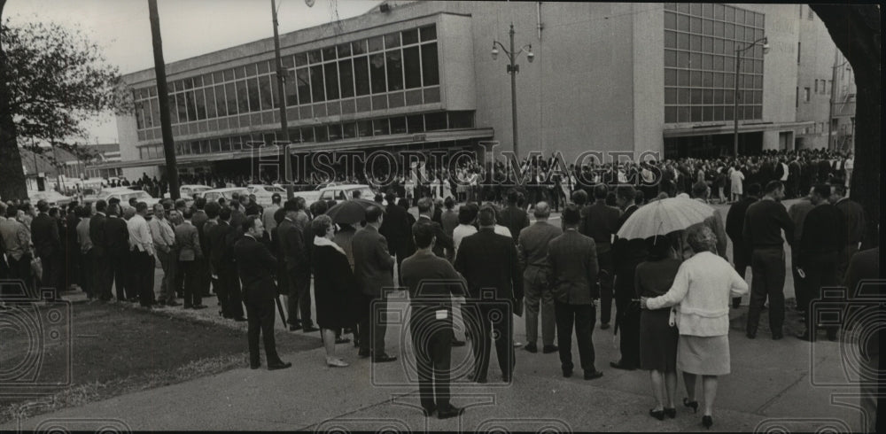 1970, Crowd Outside Auburn University Auditorium - abno09985 - Historic Images