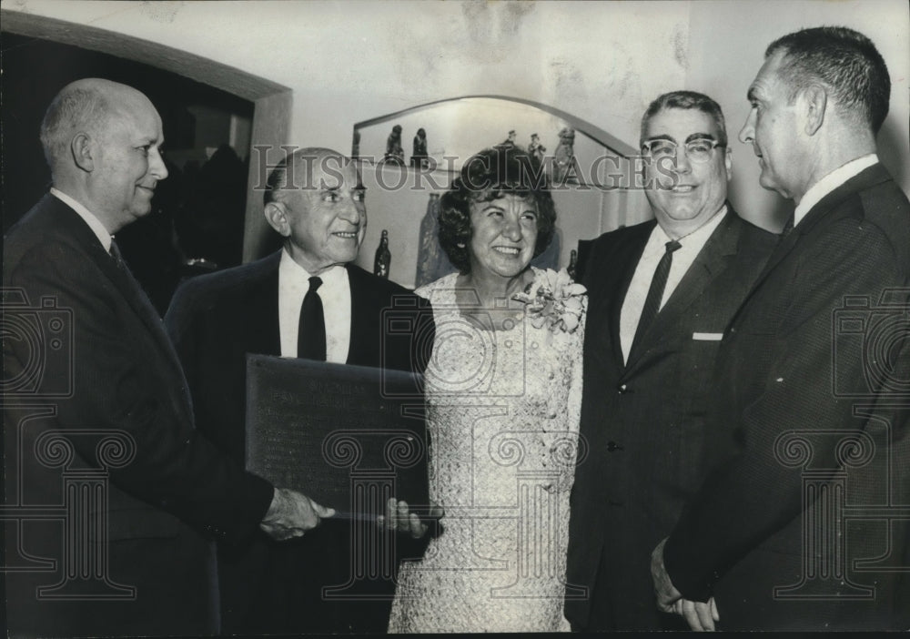 Press Photo University of Alabma Honors Mr. and Mrs. Joseph Smolian - abno10204 - Historic Images