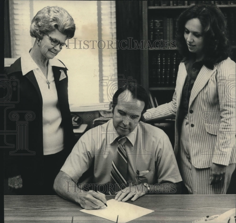 1978 Press Photo Shelby County Officials Declare &quot;Older Americans Month&quot; - Historic Images