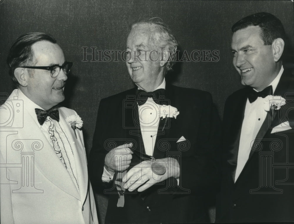 1977 Press Photo Alabama U. S. Senator John Sparkman Receives Brotherhood Award - Historic Images