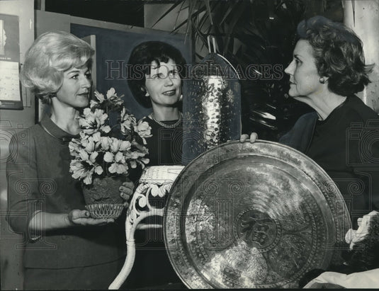 1966, Mrs. Page Sloss & others, decorating committee, Opera room - Historic Images
