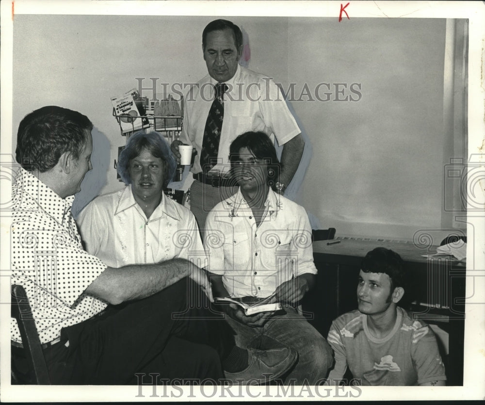1976 Press Photo Marshal County Sheriff Rex Smalley & others - abno10280 - Historic Images