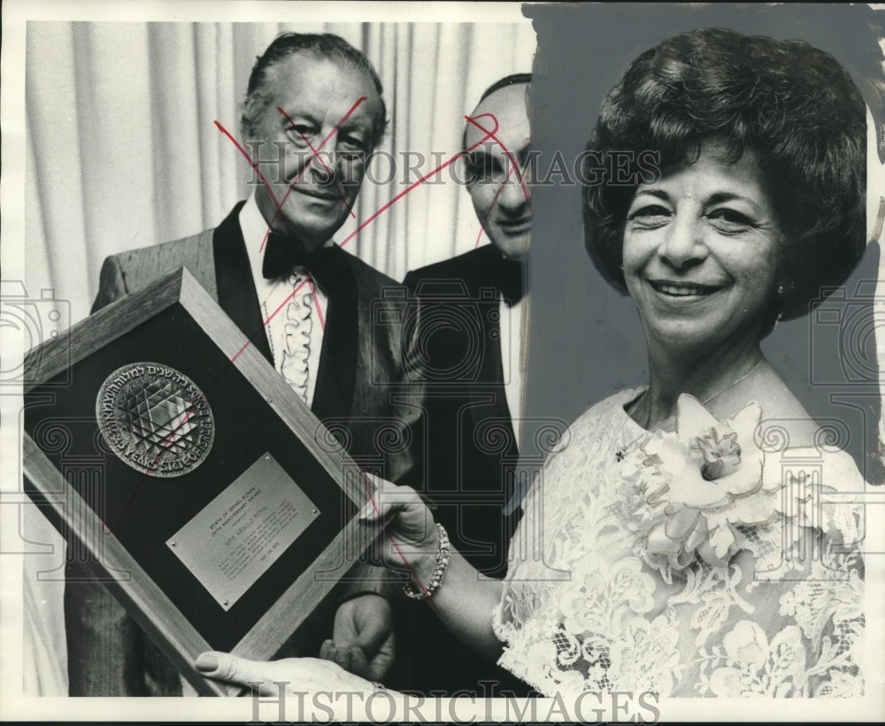1975 Mrs. Arnold Royal receives award, &amp; others, Birmingham, Alabama - Historic Images