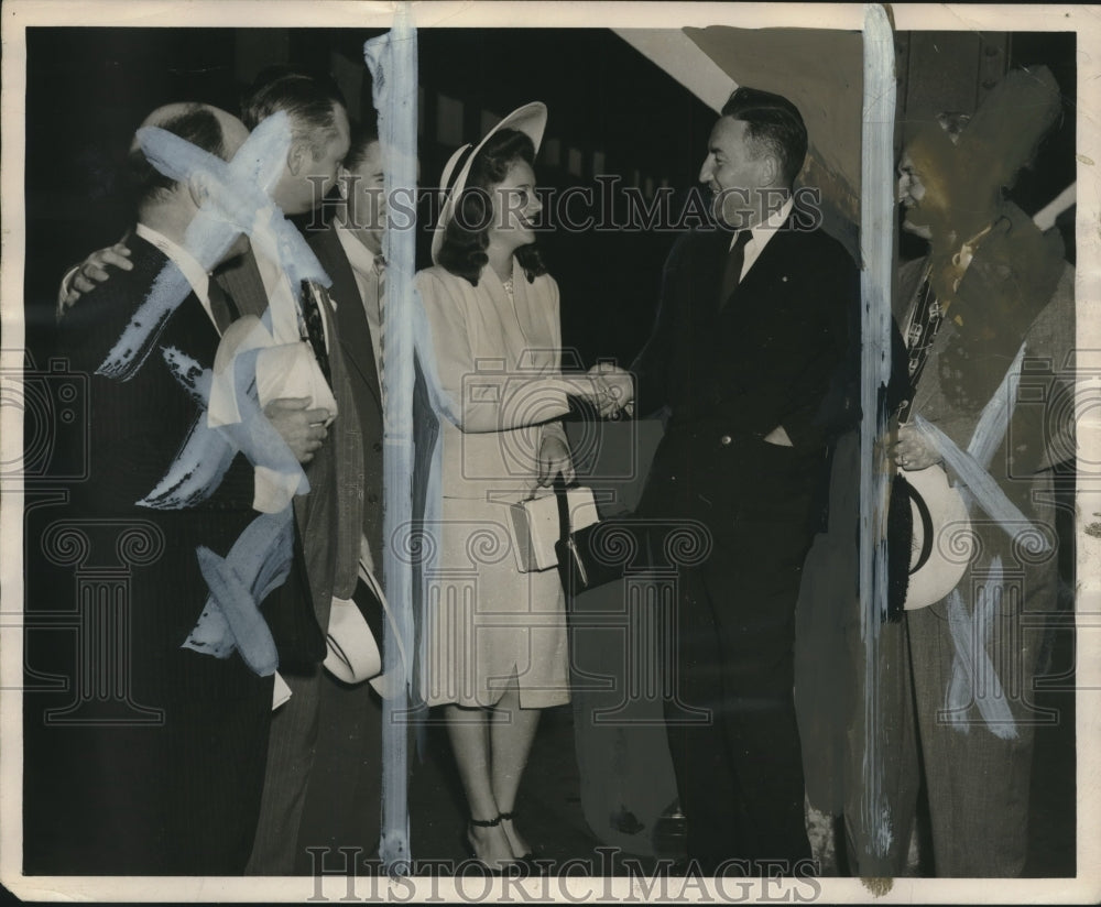 1947, Peggy Elder (left), Beauty Contestant, Returns Home - abno10333 - Historic Images