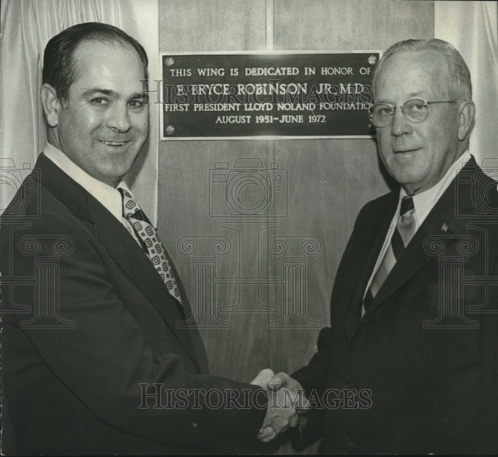 Press Photo Dr. E. Bryce Robinson Jr. Surprised by Wing Dedicated in His Honor - Historic Images