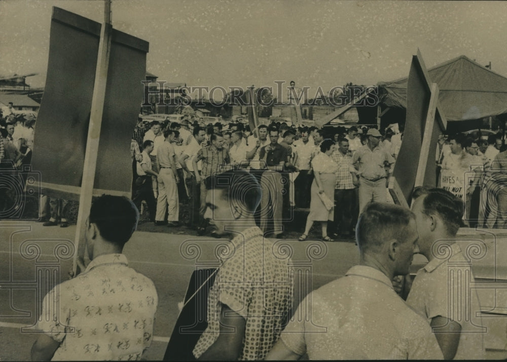 1959, Striking Hayes Aircraft Employees - abno10421 - Historic Images