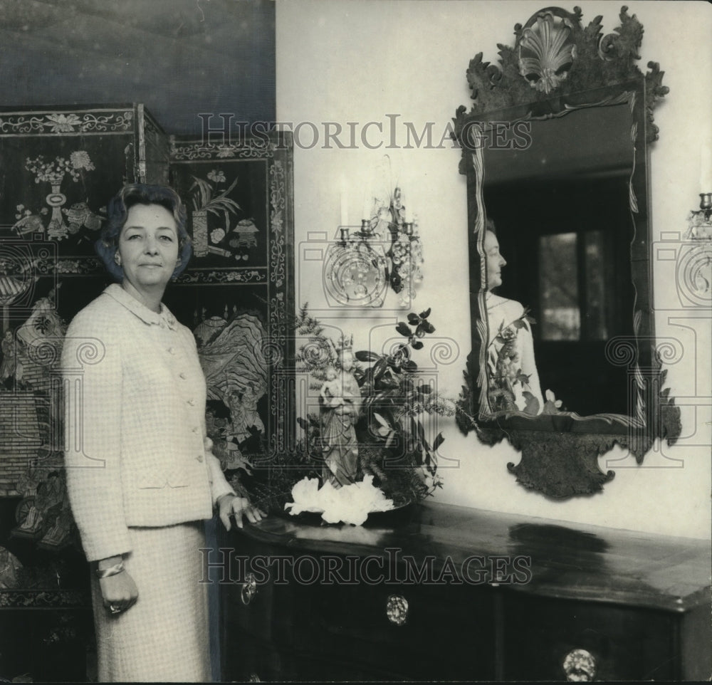 1967, Mrs. William Spencer III Shows Handsome Furnishings - Historic Images