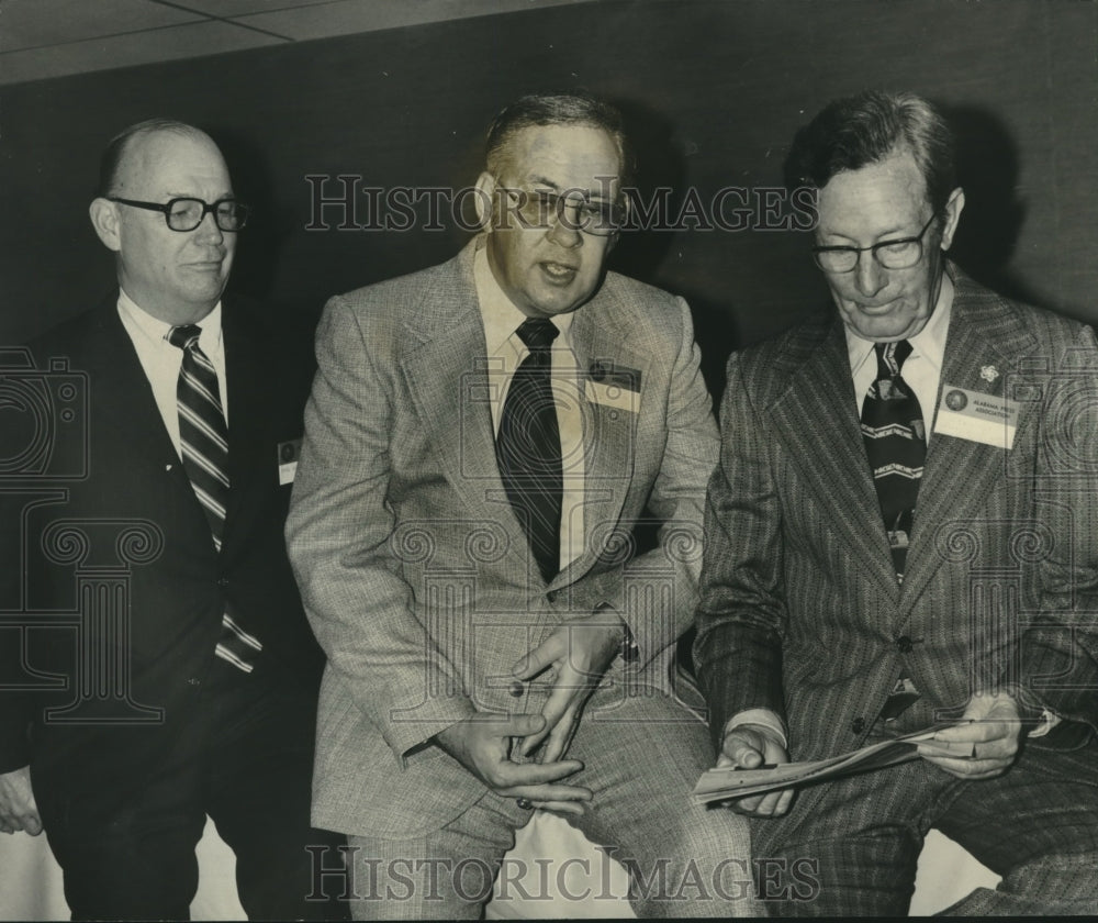 1976 Press Photo Alabama Press Association Officers at Meeting in Mobile - Historic Images