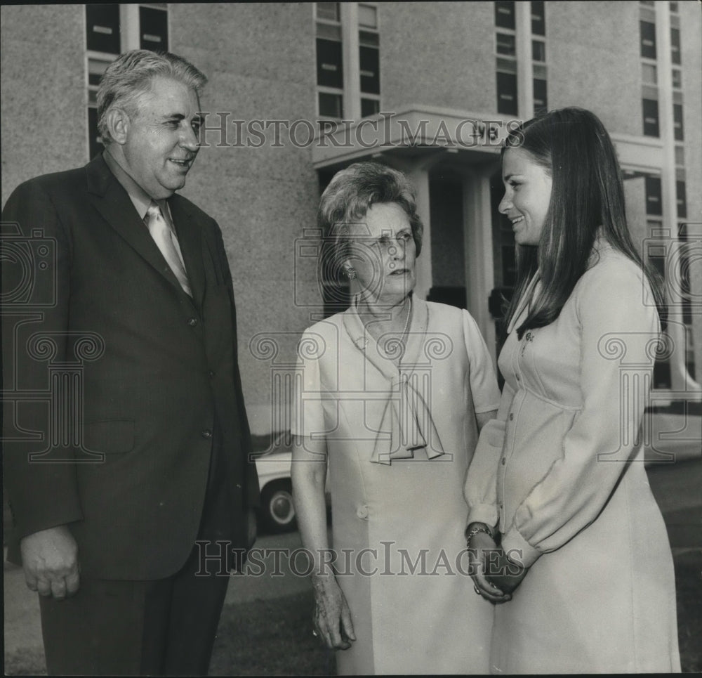 1971, Mrs. John Sparkman, wife of Alabama Senator, at Jax State dorm - Historic Images