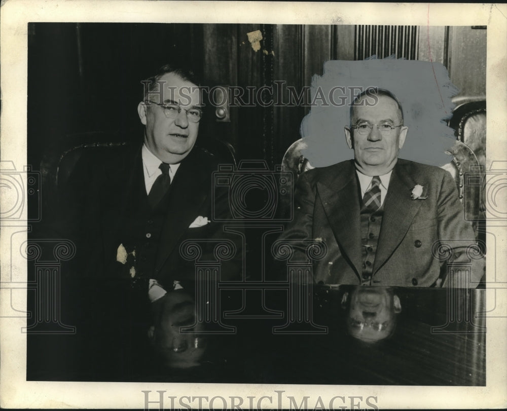 1943 Alabama Governor Chauncey Sparks and Mack Jackson at meeting - Historic Images