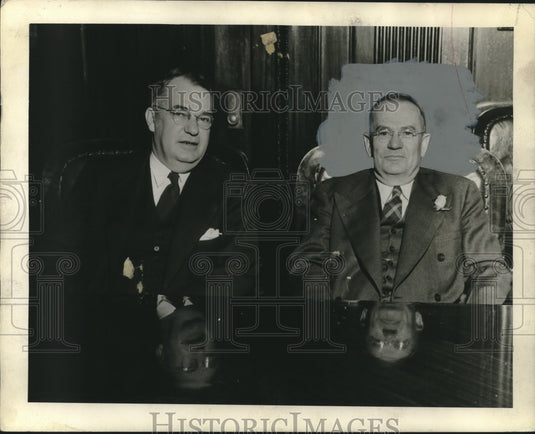 1943 Alabama Governor Chauncey Sparks and Mack Jackson at meeting - Historic Images