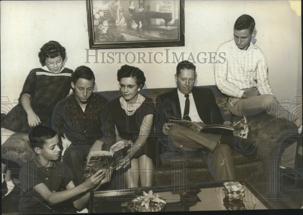 1962 Press Photo Mr. &amp; Mrs. Elton G. Whatley, Farm Family - abno10571- Historic Images