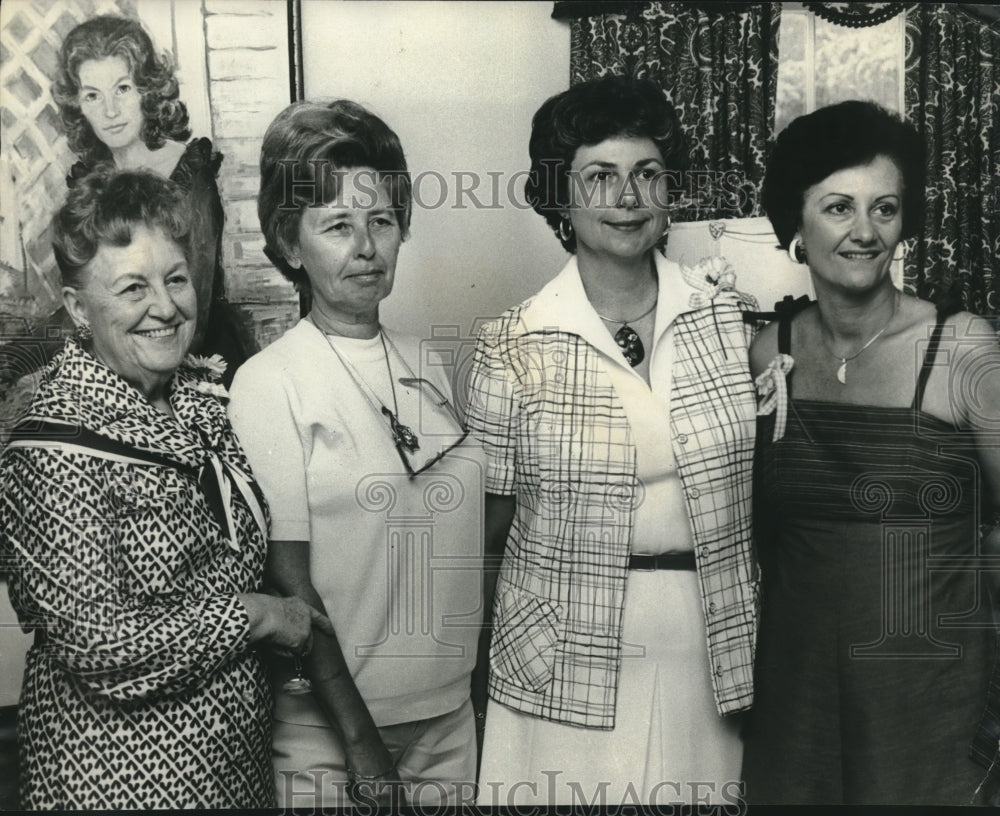 1977 Press Photo Jefferson County Medical Auxiliary honor past presidents - Historic Images