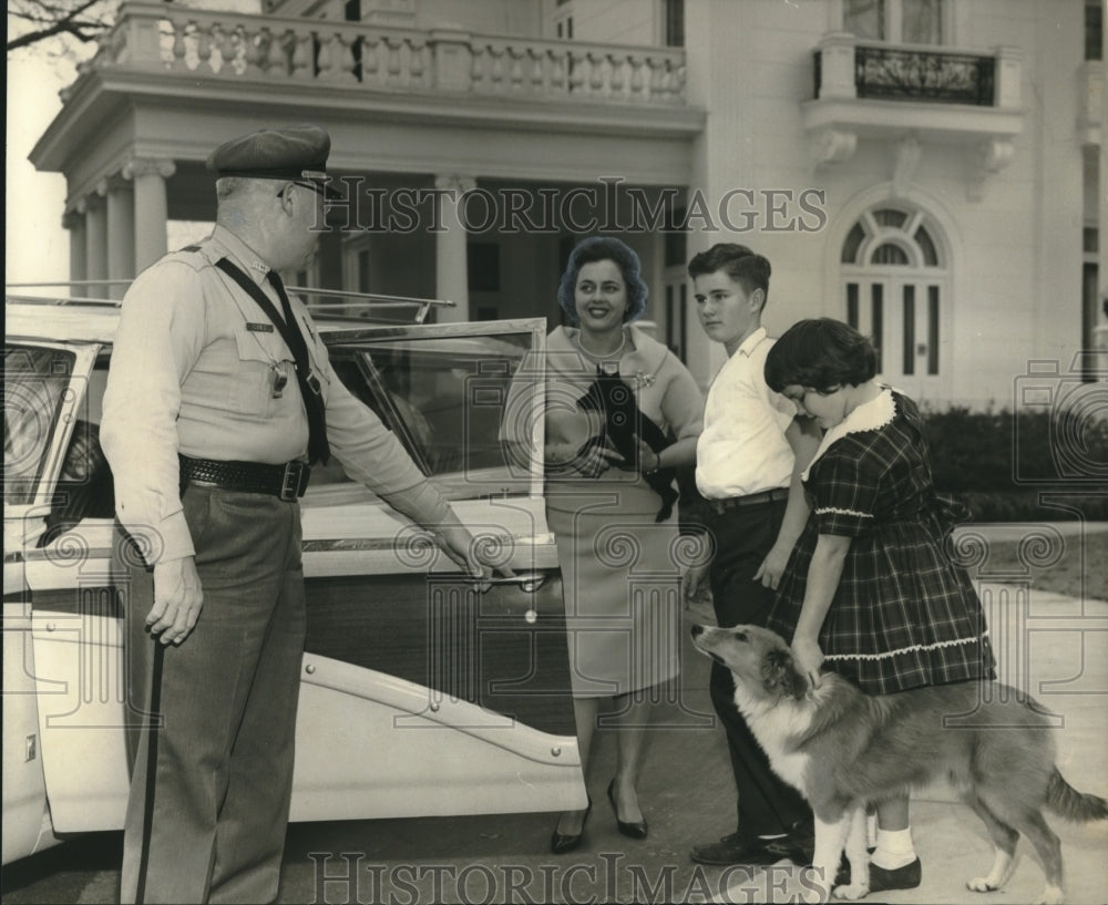 1963, Former Governor John Patterson&#39;s Family Ready to Leave Mansion - Historic Images