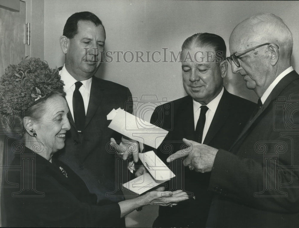 1966 Press Photo Mrs. Marvin McEachern, Ikebana Study Group, Alabama & others-Historic Images