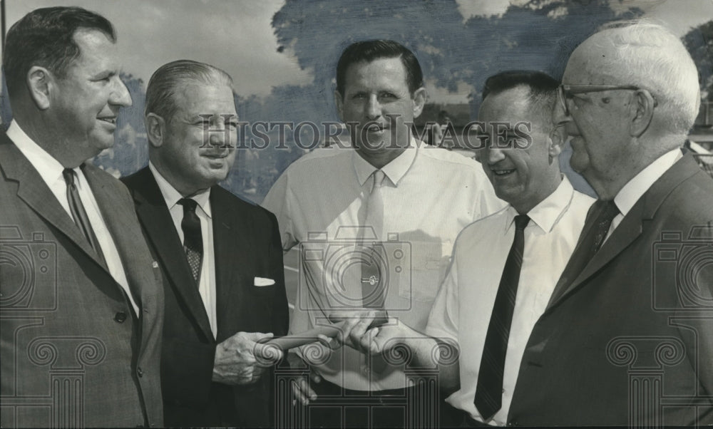 1968, Tom Pinson & others, Fair Park Track, Birmingham, Alabama - Historic Images