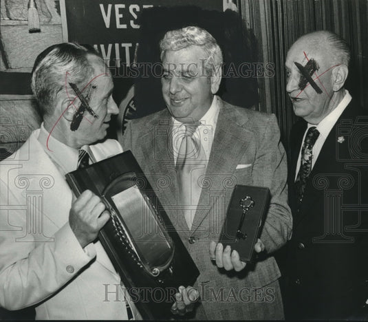 1976 Press Photo Joseph Vincent Pilleteri & others at award ceremony - abno10740 - Historic Images