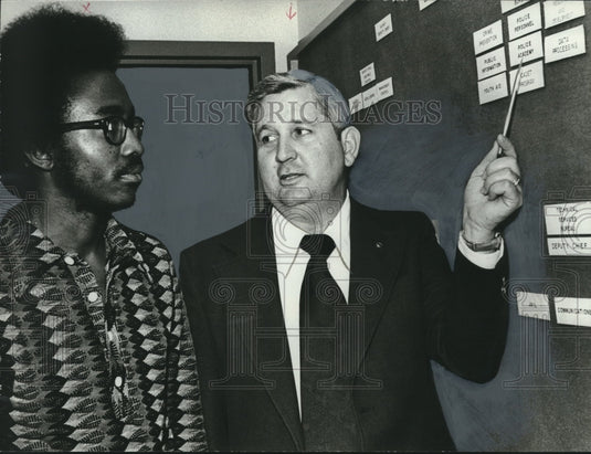 Press Photo Birmingham Alabama Police Chief & student, training program- Historic Images