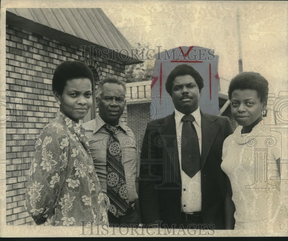1977 Press Photo Mr. & Mrs. Harry Sanders & others, CS & S law firm - abno10859 - Historic Images