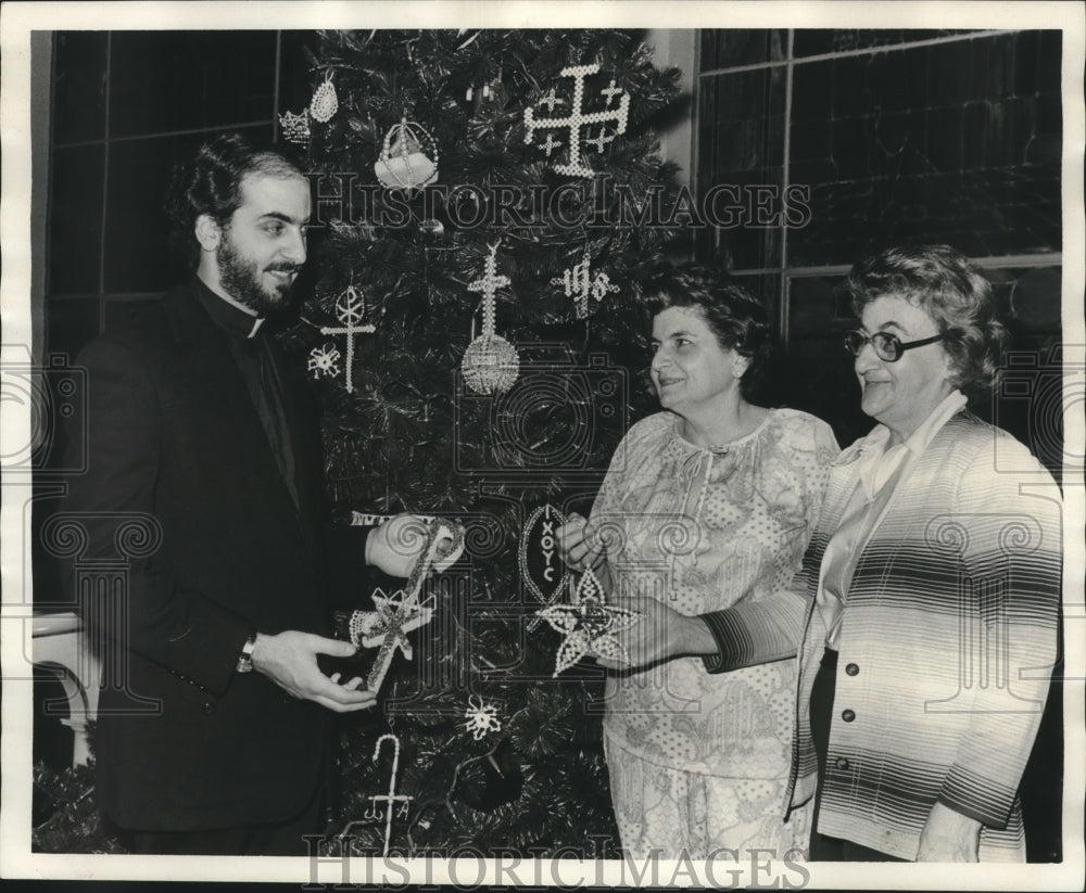 1977 Reverend Richard Saad, with Altar Society by &#39;Chrismon&#39; Tree - Historic Images