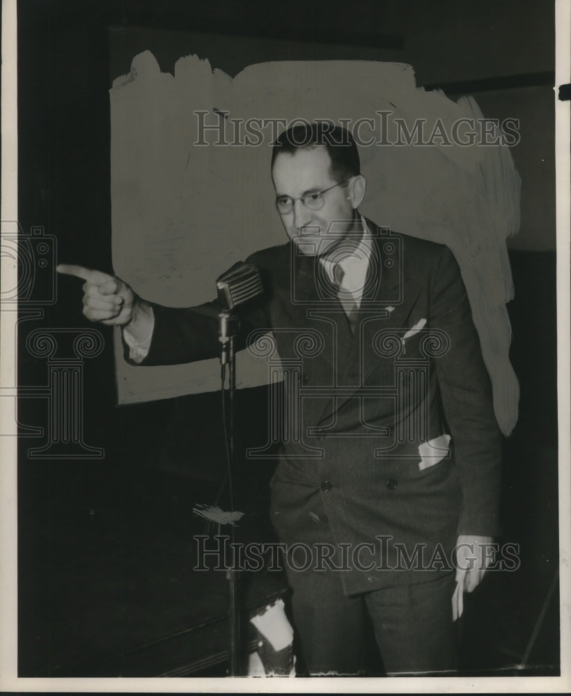 1946, Jerome Phillips, attorney, speaking - abno10905 - Historic Images
