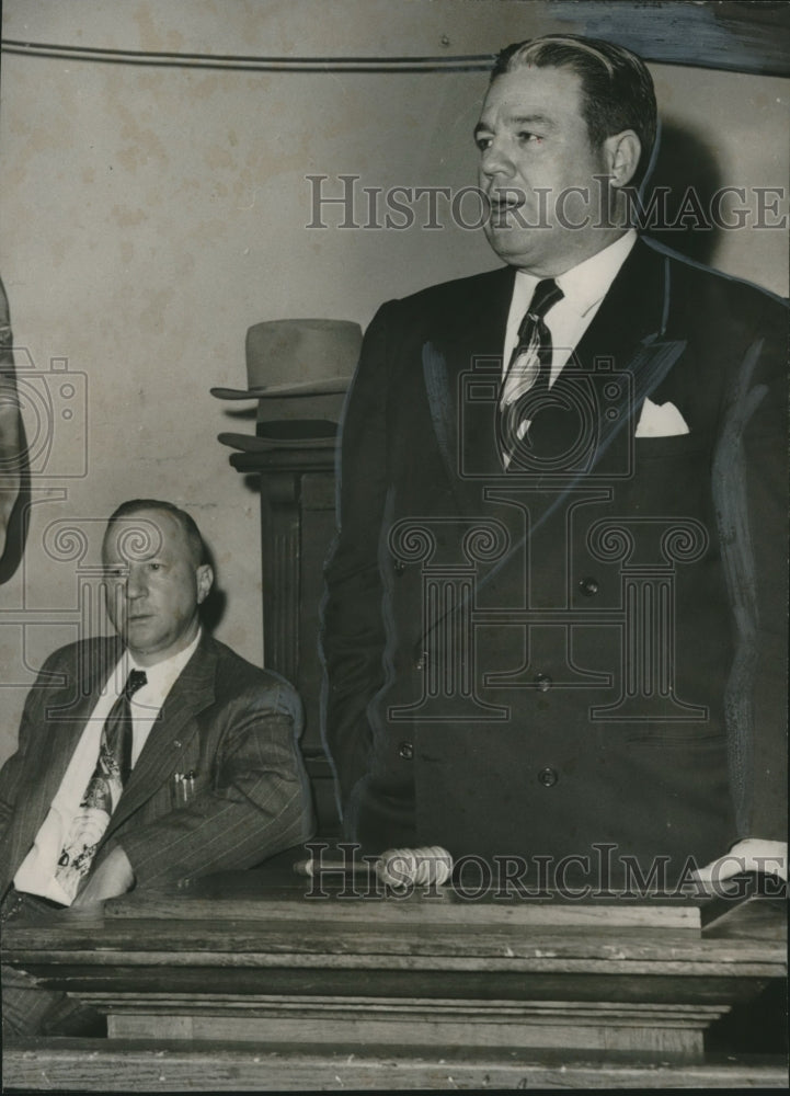 1952, Birmingham Mayor begs transportation workers to postpone strike - Historic Images
