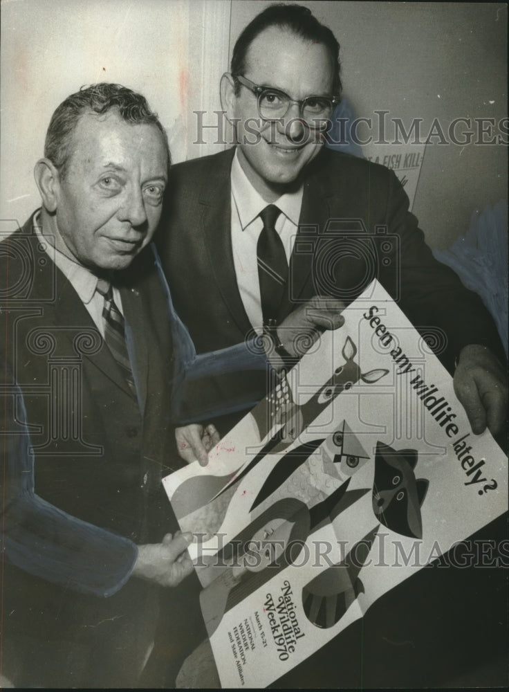 1970, Bob Hyatt and Alabama Wildlife Association Member Dr Dan Speake - Historic Images