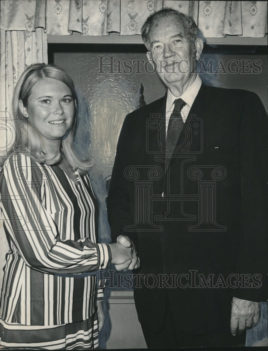 1970 Student Shirley Copeland and Senator John Sparkman of Alabama - Historic Images