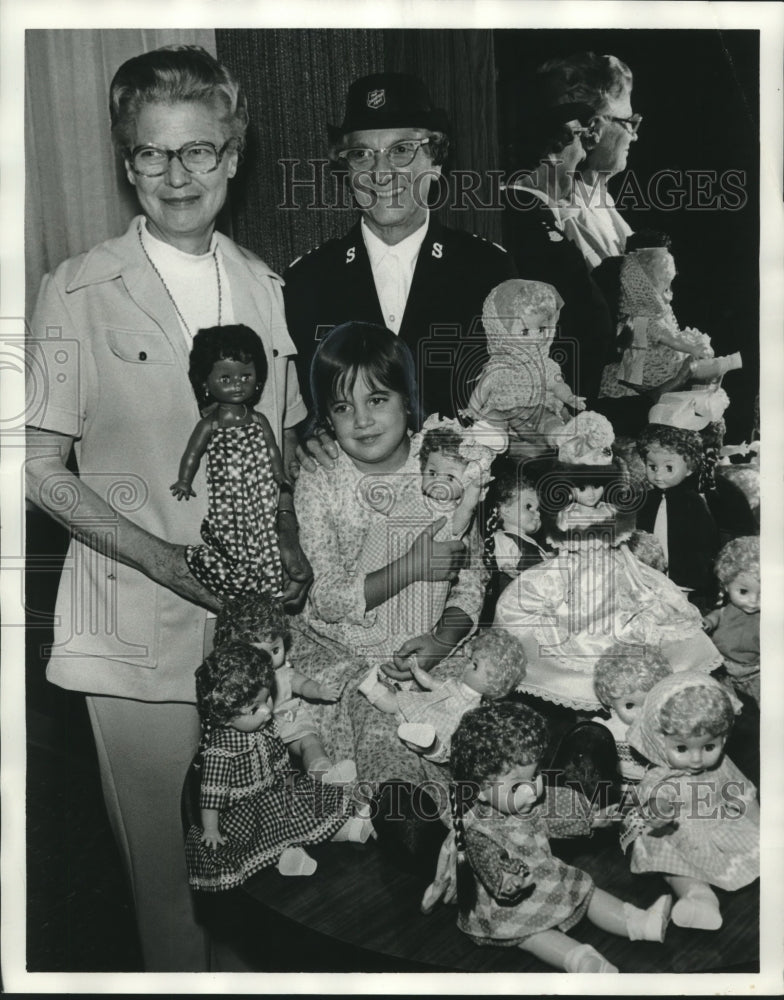 1976 Press Photo Salvation Army Workers with Dolls - abno11040 - Historic Images