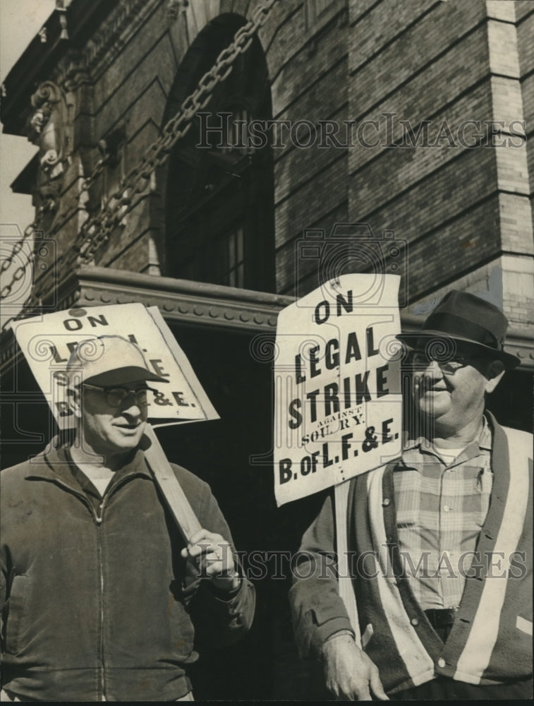 1964 Picketers at Terminal Station, Birmingham, Alabama - Historic Images