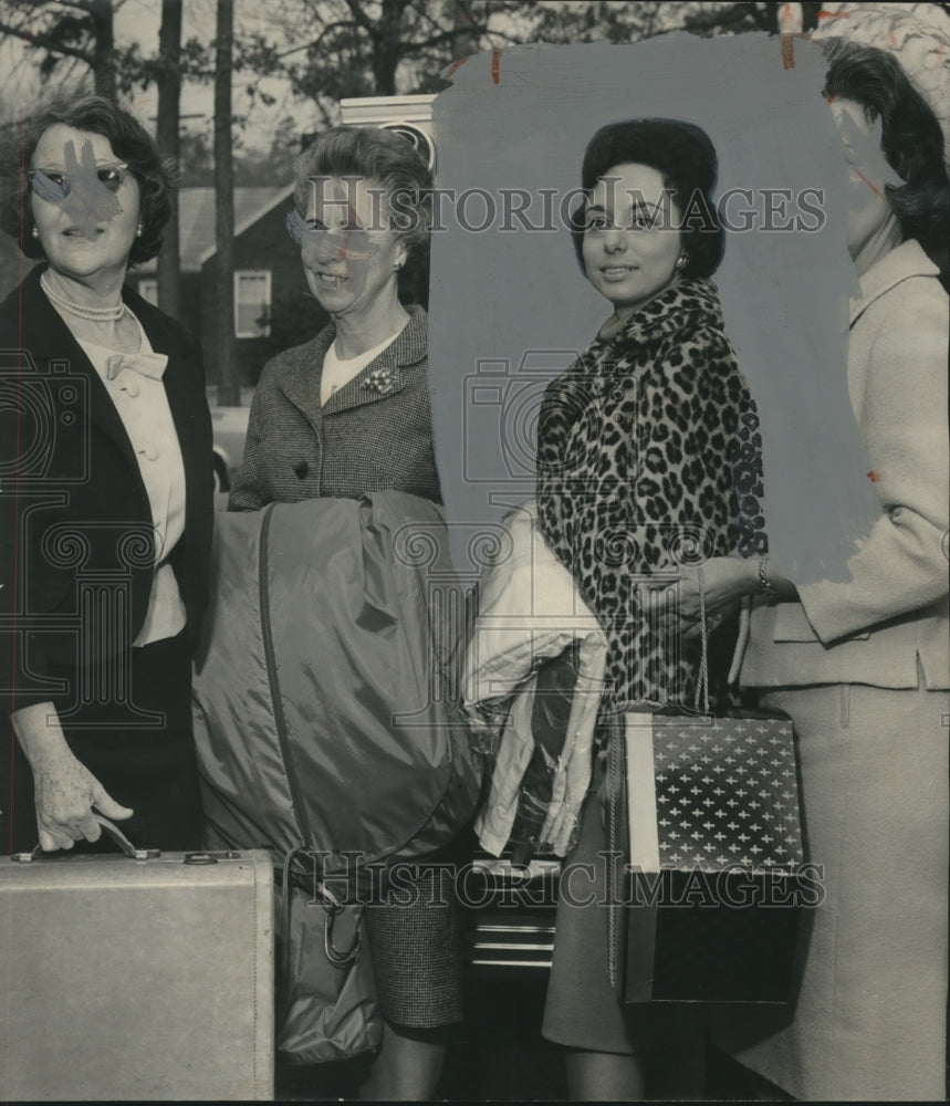 1966 Press Photo Mrs. Jack W. Trigg &amp; others leave for Univ. of Alabama- Historic Images