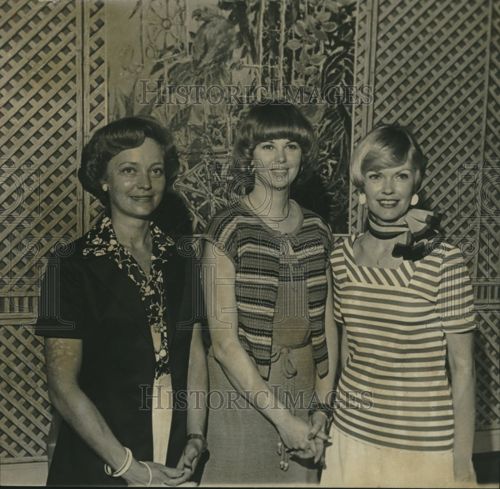 1977 Mrs. Stephen Trimmier & other clubwomen at spring luncheon - Historic Images