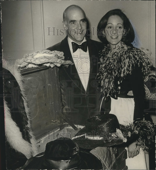 1973, William Spencer, III presents his daughter Nancy as Debutante - Historic Images