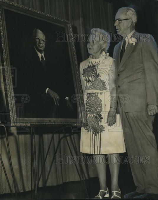 1972, Dr. & Mrs. E. V. Smith Admire Portrait to Hang in Comer Hall - Historic Images