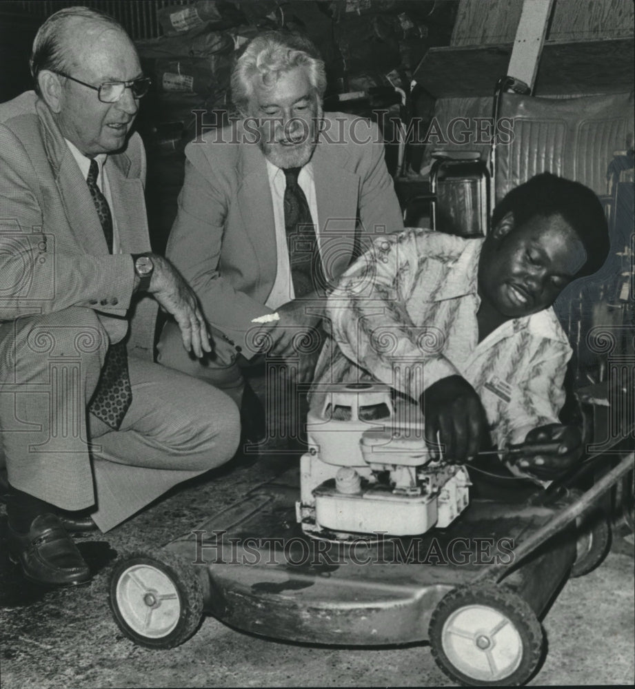 Press Photo Goodwill Officials Howard Sandlin, Dean Phillips, Samson Beverly - Historic Images