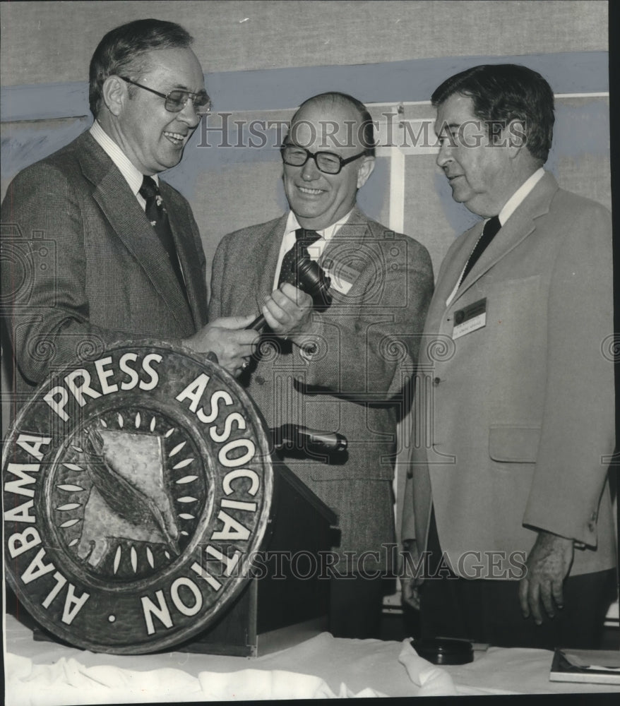 1977, Officials of the Alabama Press Association at Annual Meeting - Historic Images