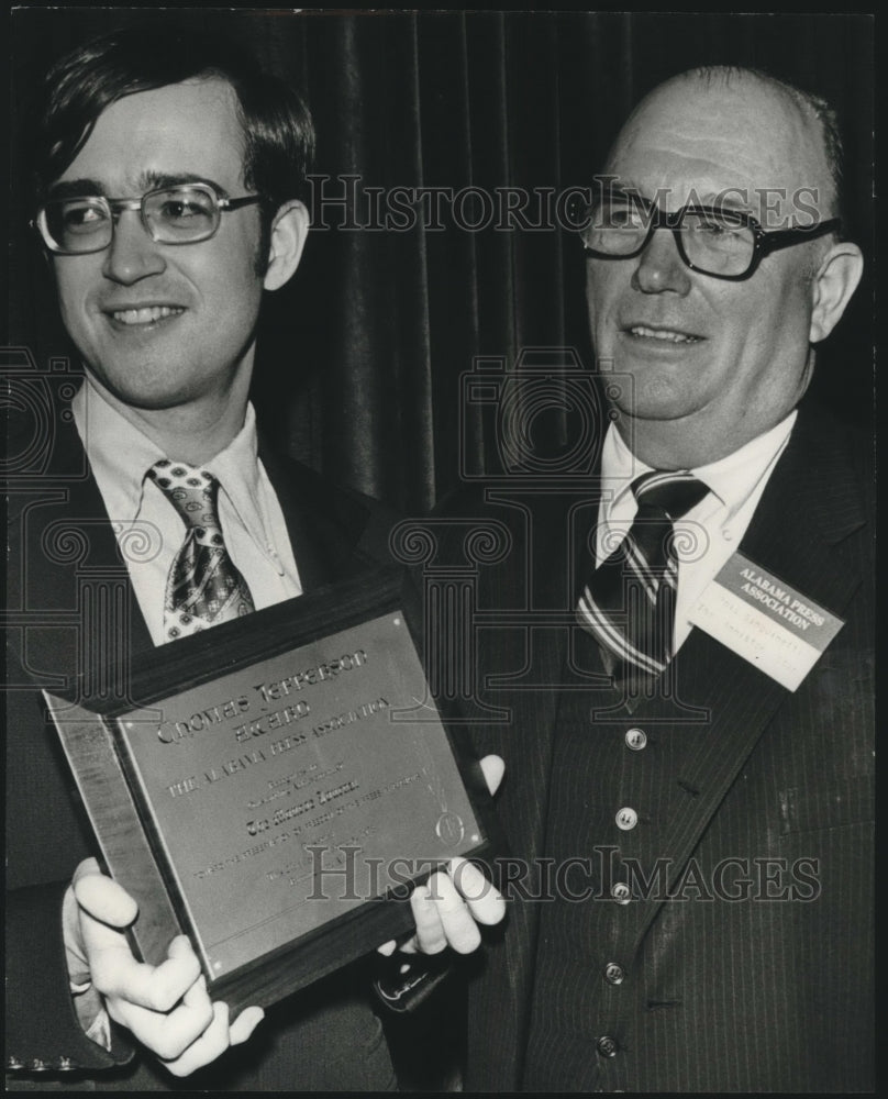 1978 Press Photo Steve Stewart Receives Award from Alabama Press Association - Historic Images