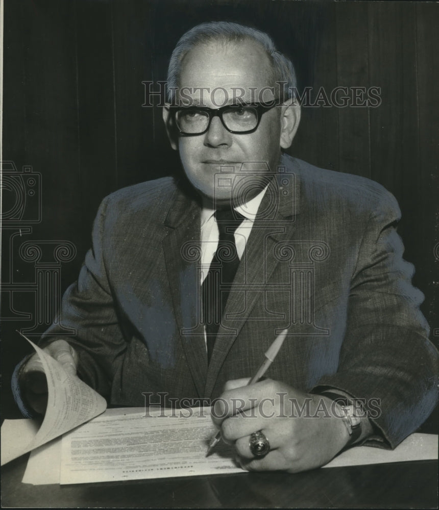 1970, Alabama FHA Director Jon Will Pitts - abno11372 - Historic Images