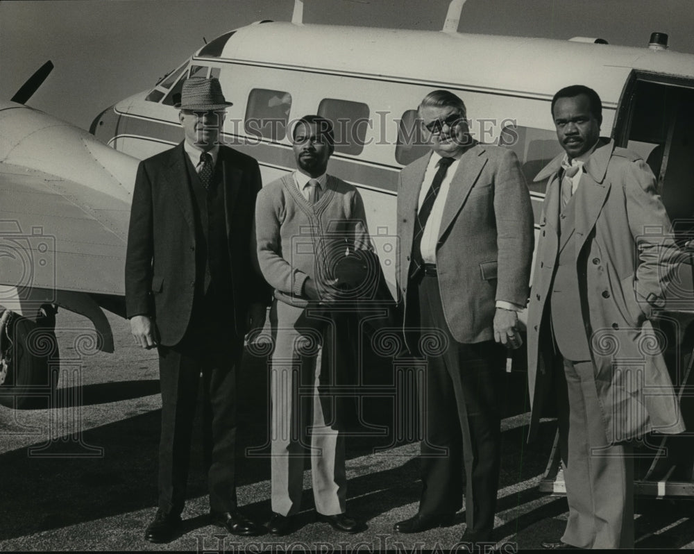 1985 Press Photo Alabama-Horse Racing Track commission officials after flight. - Historic Images