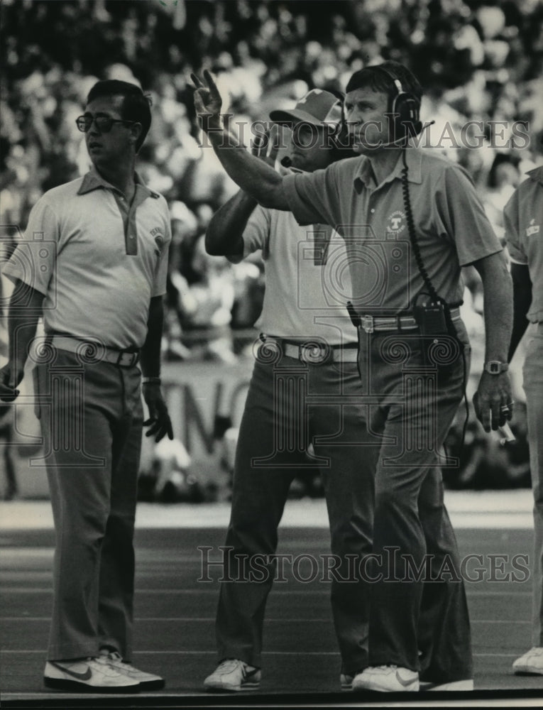 1986 Press Photo Alabama-Tennessee Coach John Majors lead team to key SEC game.- Historic Images