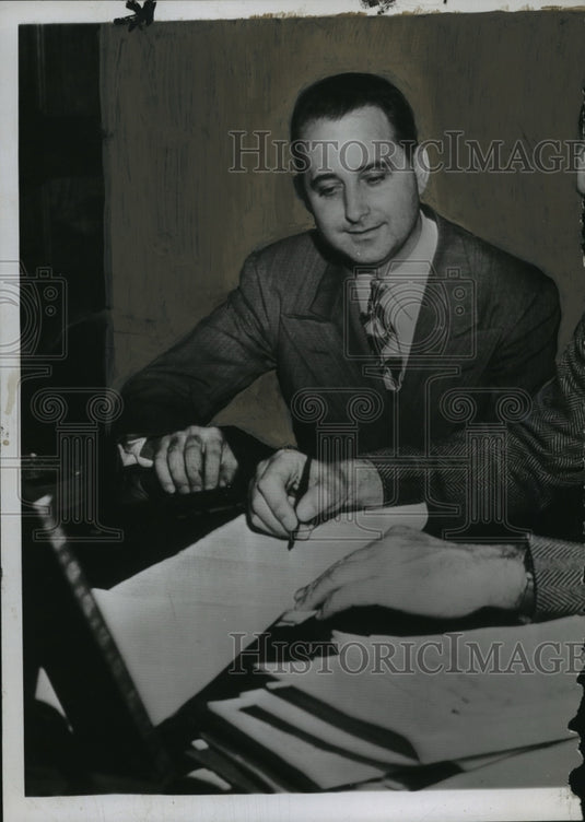 1947 Press Photo Coach R.N. 