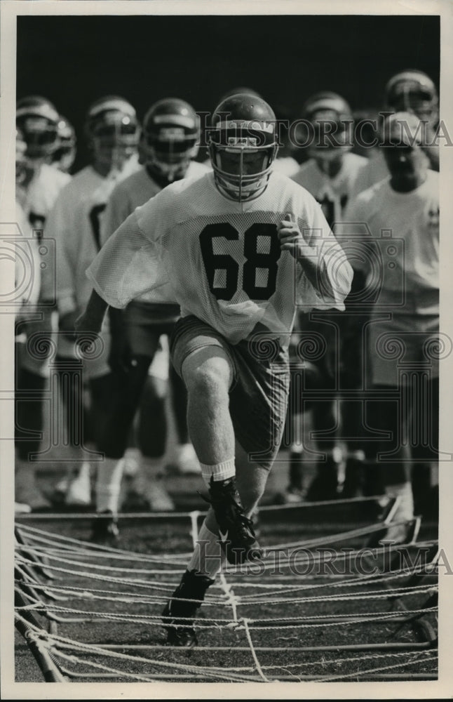 1988 Press Photo Alabama's #68 Georgia Wilson at freshman football practice. - Historic Images