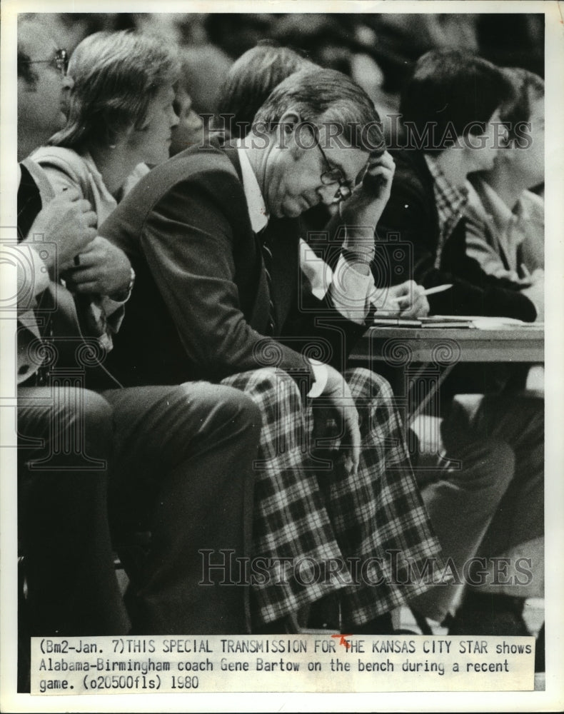 1978 Press Photo University of Alabama basketball, Gene Bartow at game.- Historic Images