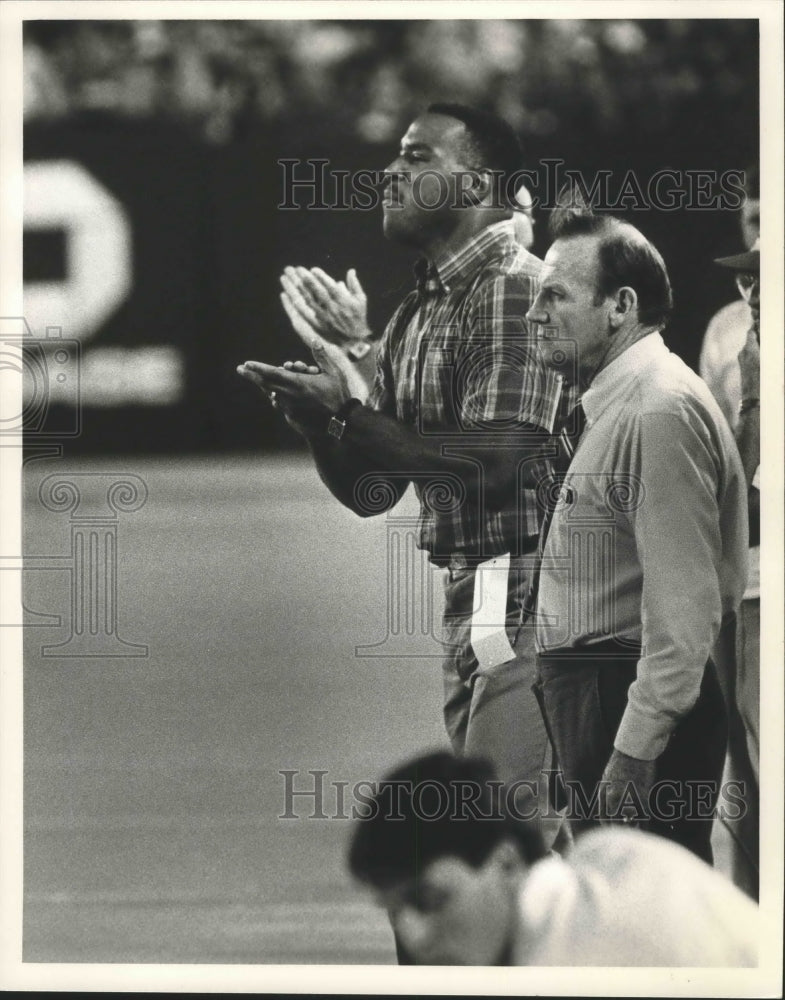 Press Photo Alabama football-C. Bennett on sidelines cheers for his team. - Historic Images