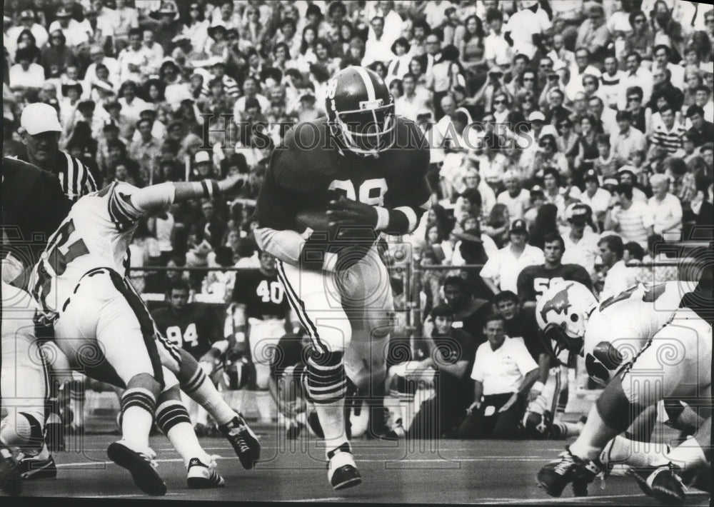 1976 Press Photo Alabama Football's Johnny Davis Scores Third Quarter Touchdown- Historic Images